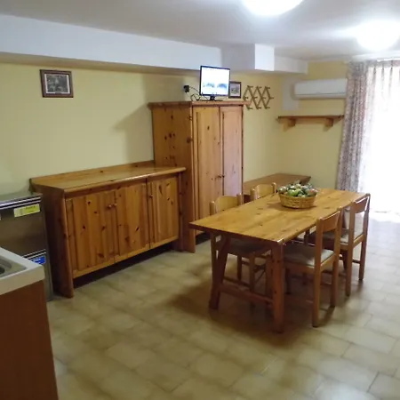 Le Nereidi & ラ・マッダレーナ