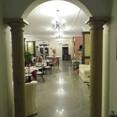 Le Nereidi & Con Piscina-tennis-fitness-parcheggio Coperto-sala Conferenze Szálloda